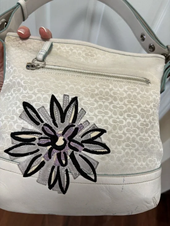 Coach A0769-F10871 Floral Bee Signature Mini C White Duffle Crossbody GUC - Picture 12 of 16